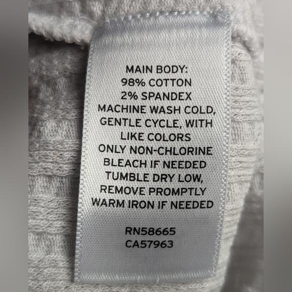 NWOT BP. white ribbed scalloped hemlines scoop 3 silver snap buttons baby tee - Picture 9 of 9